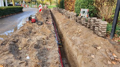 Kabels leggen onder uitbouw zonder kruipkelder .